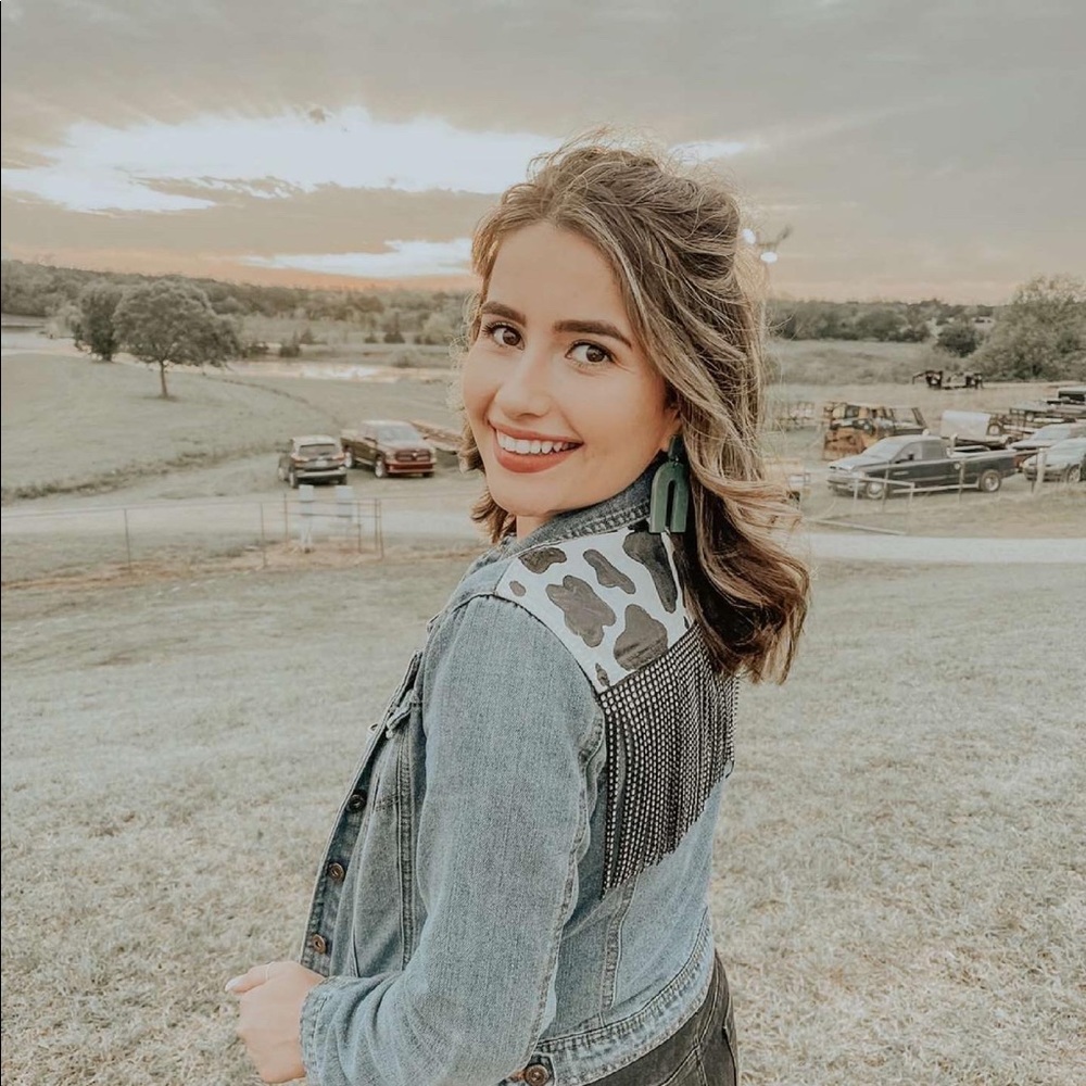 Meet your Posher, Elizabete